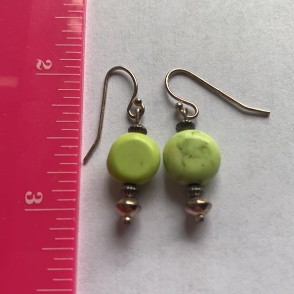 Green stone earrings dangling - Picture 3 of 3